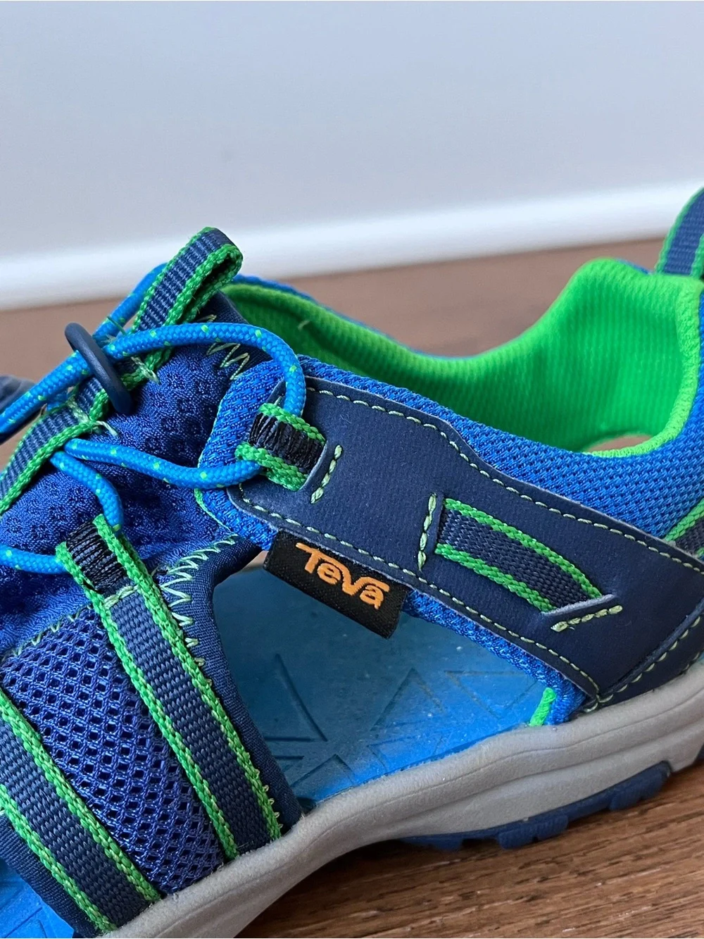 TEVA Boys Manatee Summer Outdoor Sandals Size 4 Blue Green Slip On Water Shoes